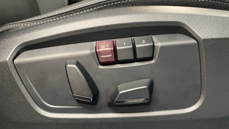 BMW 2 Series 225e xDrive Luxury 5dr DCT Hatchback